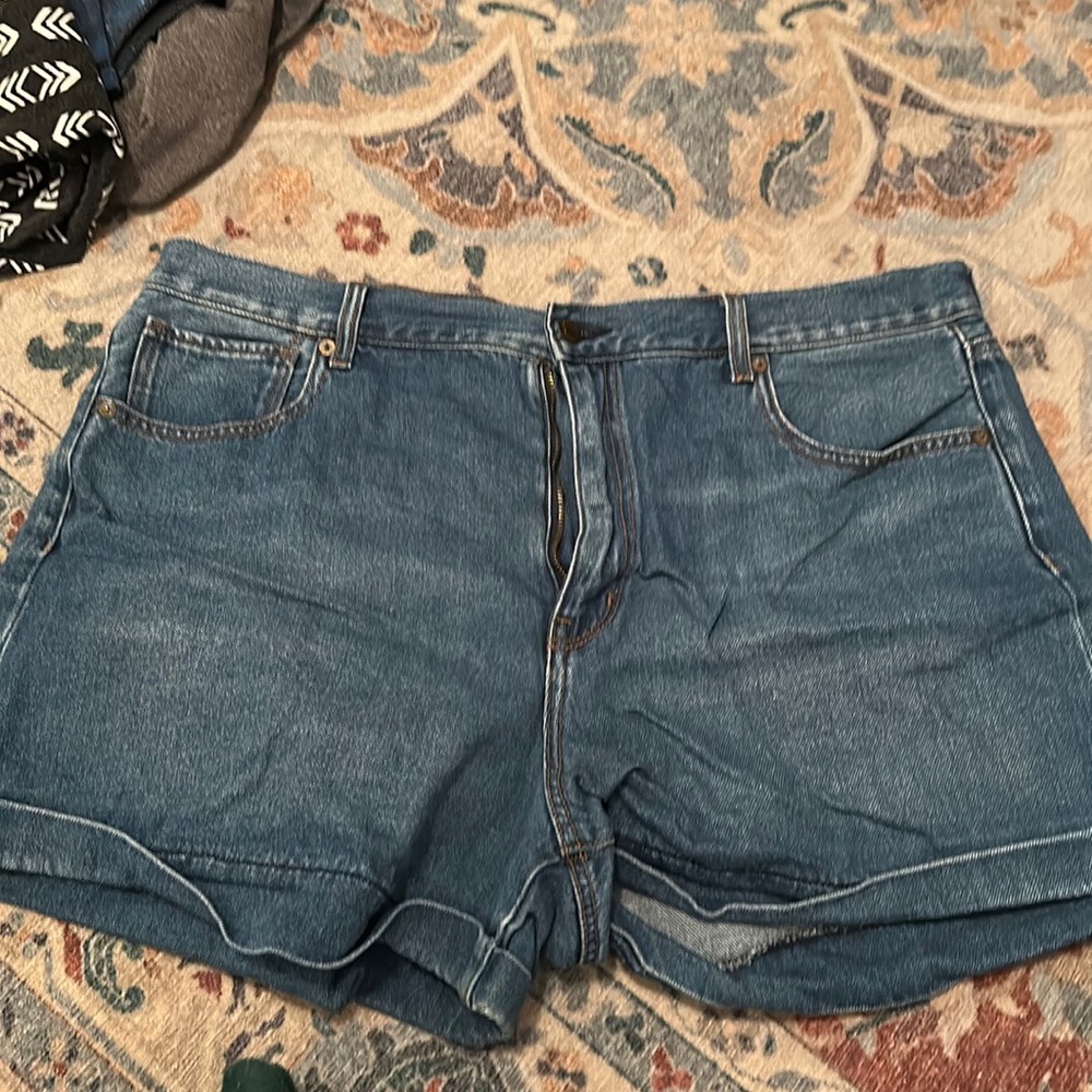 Size 18 mom short American eagle dark navy blue denim